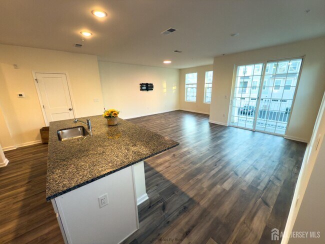 Building Photo - 246 Park Ln