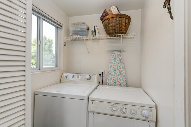 Building Photo - 1302 Electric Ave