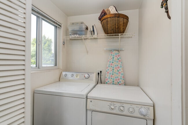 Building Photo - 1306 Electric Ave