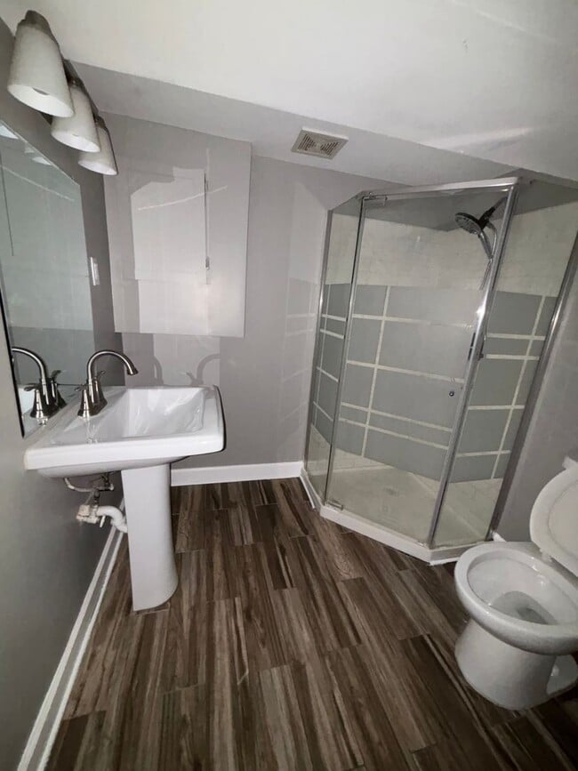 Building Photo - Beautiful 4 Bedroom 2 Bath Home in South S...