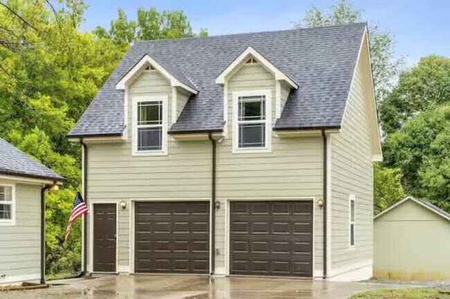 Building Photo - 206 E Street-ID1367376P