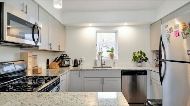 Building Photo - 6555 W Belmont Ave
