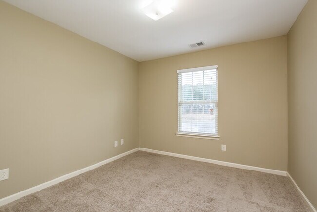 Building Photo - 338 Camellia Way