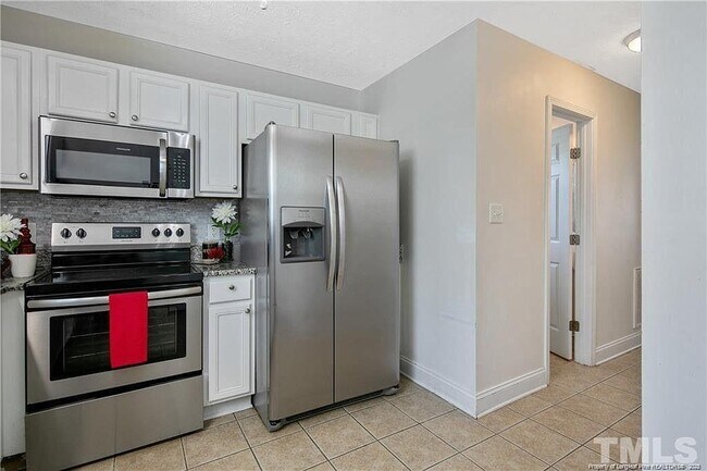 Building Photo - 1600 Silver Ridge Ct