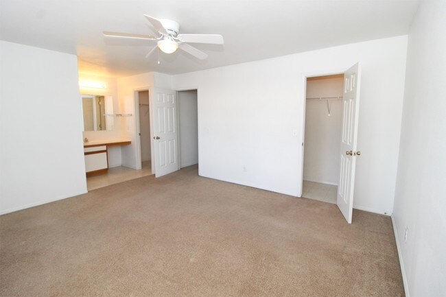 Building Photo - 1006 N Molly Ct