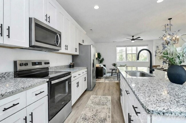 Building Photo - 3444 Brookshire Blvd
