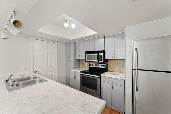 Building Photo - 5715 Easthampton Dr