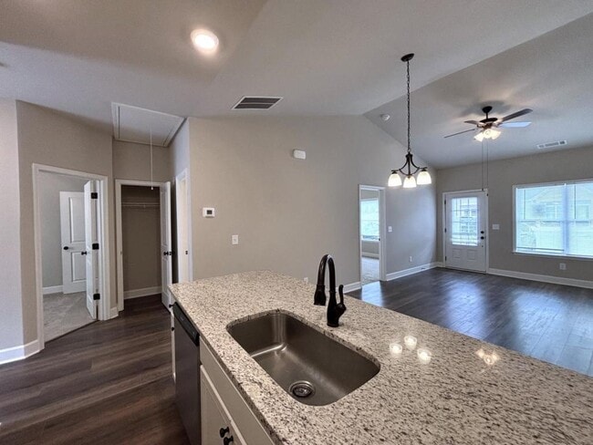 Building Photo - 502 Apple Jack Ct