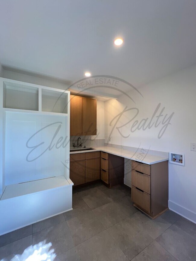 Building Photo - Modern Elegance in the Heart of Nashville ...