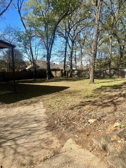 Building Photo - 412 Helane Ln