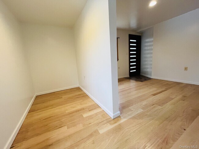 Building Photo - 1531 NY-22