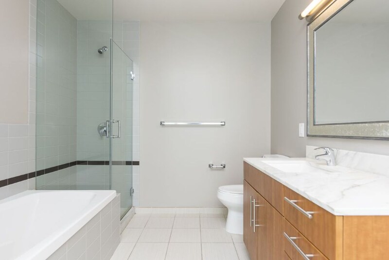 Building Photo - 462 N State St