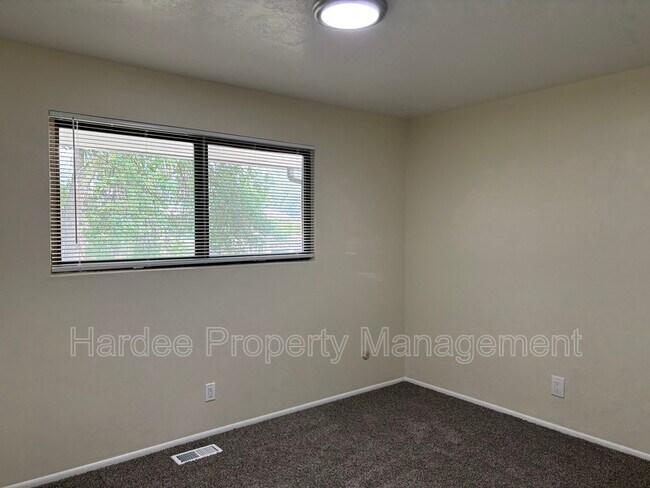 Building Photo - 2106 N 33rd St