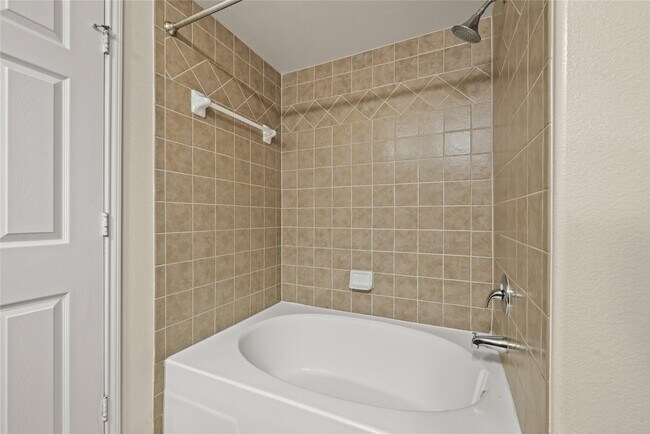 Building Photo - 9200 Westheimer Rd