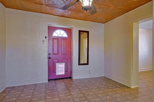 Building Photo - 1506 Edith Blvd NE