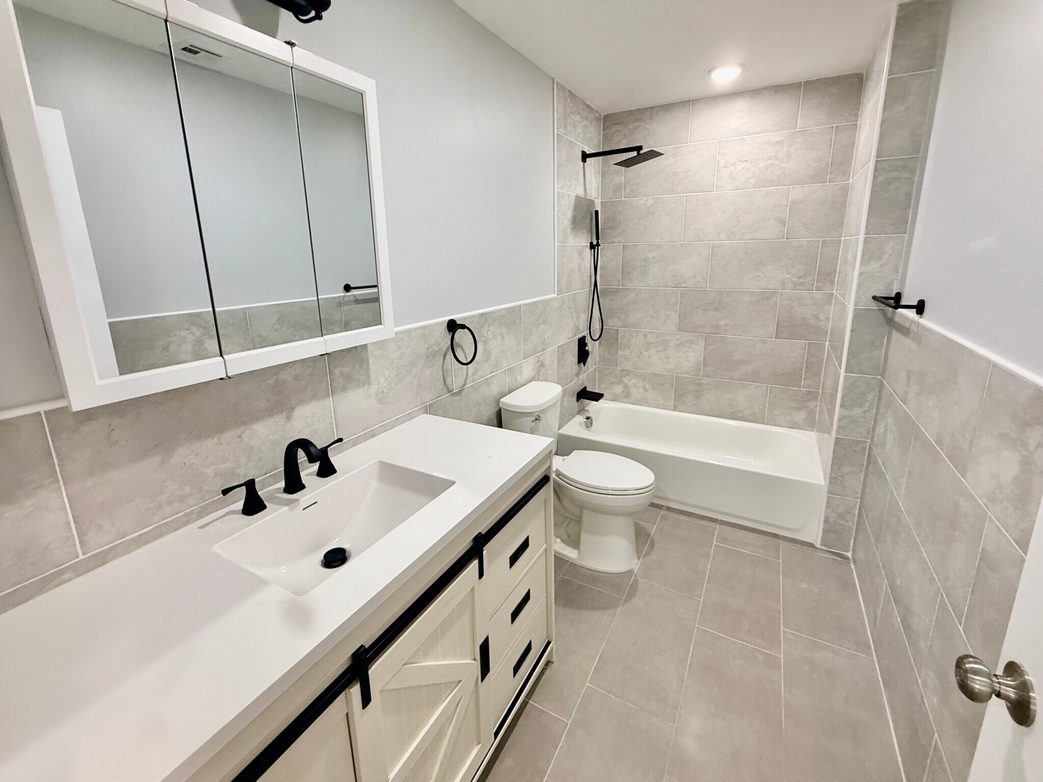 Building Photo - 13 Roosevelt Ave