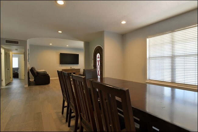 Building Photo - Coming Soon!