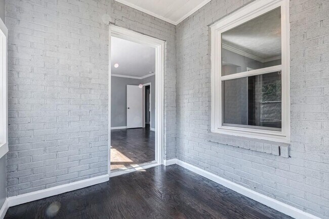 Building Photo - 120 Burbank Dr NW