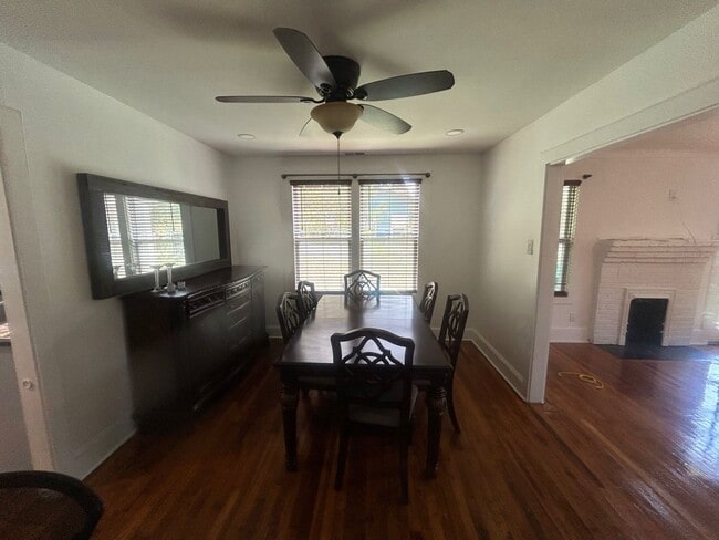 Building Photo - Charming 2-bedroom, 1-bathroom home in one of Columbia's most convenient locations!