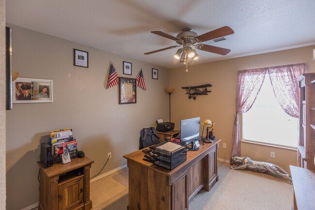 Building Photo - 3 bed 2 bath beautiful home!