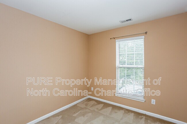 Building Photo - 18040 Delmas Dr