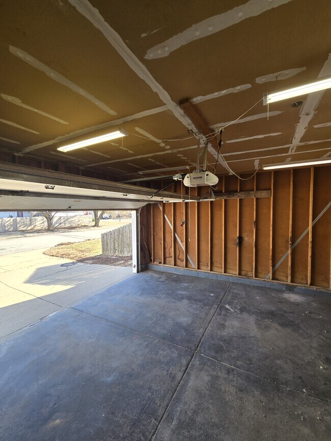 Building Photo - 5223 S Mosley St