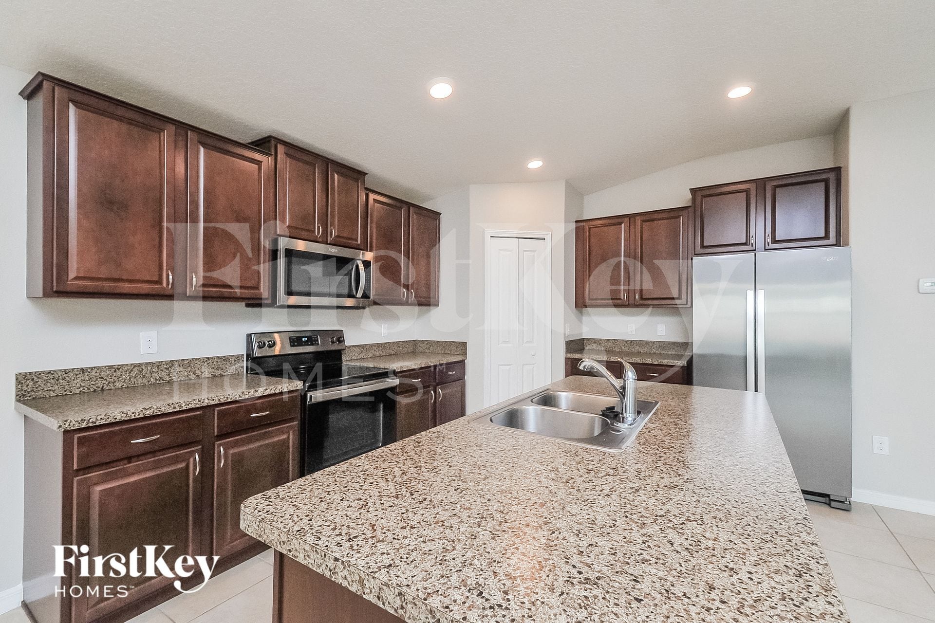 Building Photo - 256 Cascade Bend Dr