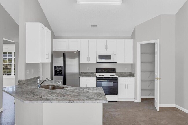 Building Photo - "Spacious 3-Bedroom Home with 2 Full Baths in the Heart of Palm Coast!"