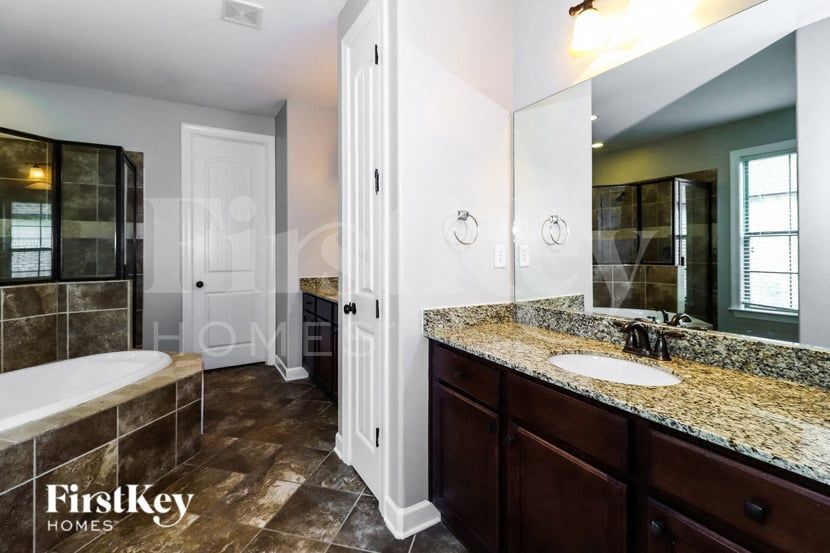 Building Photo - 2453 Crimson Ridge Ln