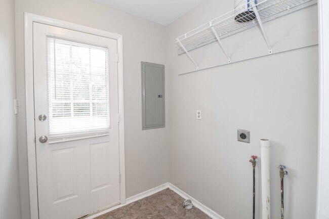 Building Photo - 402 Britton Springs Rd