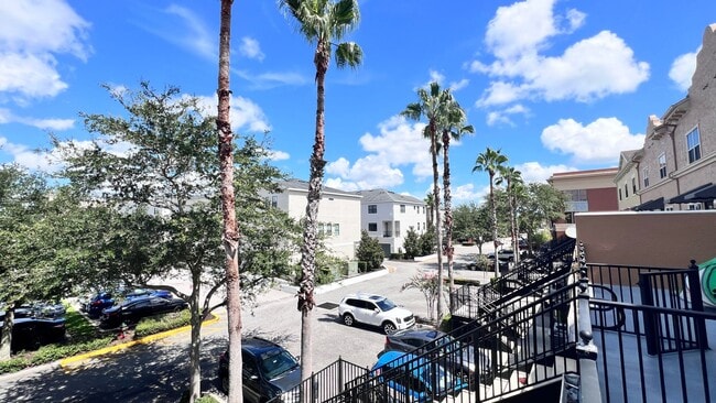 Building Photo - Beautiful 3/2 Townhouse Available !!