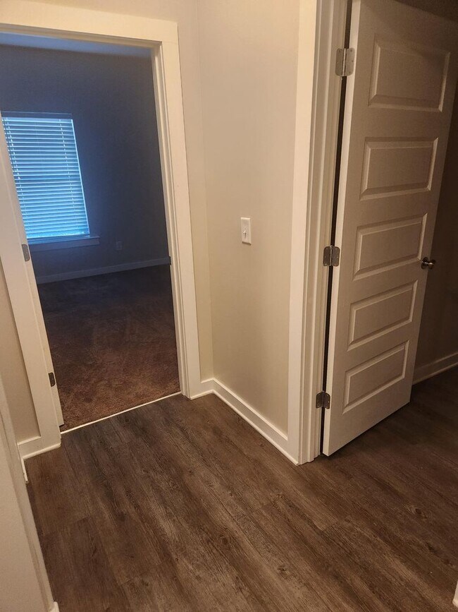 Building Photo - Nice 3 Bed 2 Bath House! Available Now!
