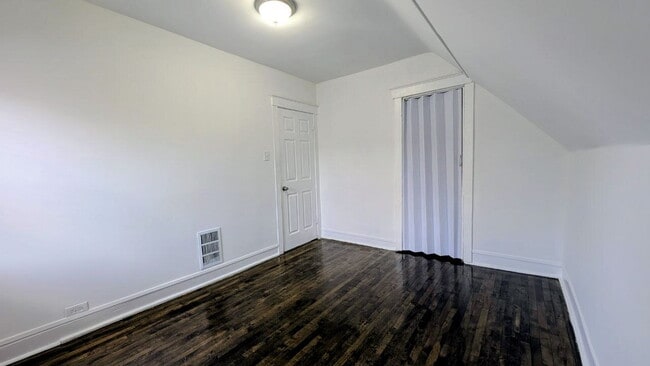 Building Photo - Updated 3-Bedroom | 1.5-Bath | Central AC | In-Unit Laundry – $1,800/month