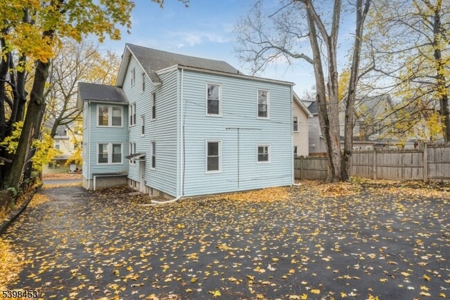 Building Photo - 160 Academy St