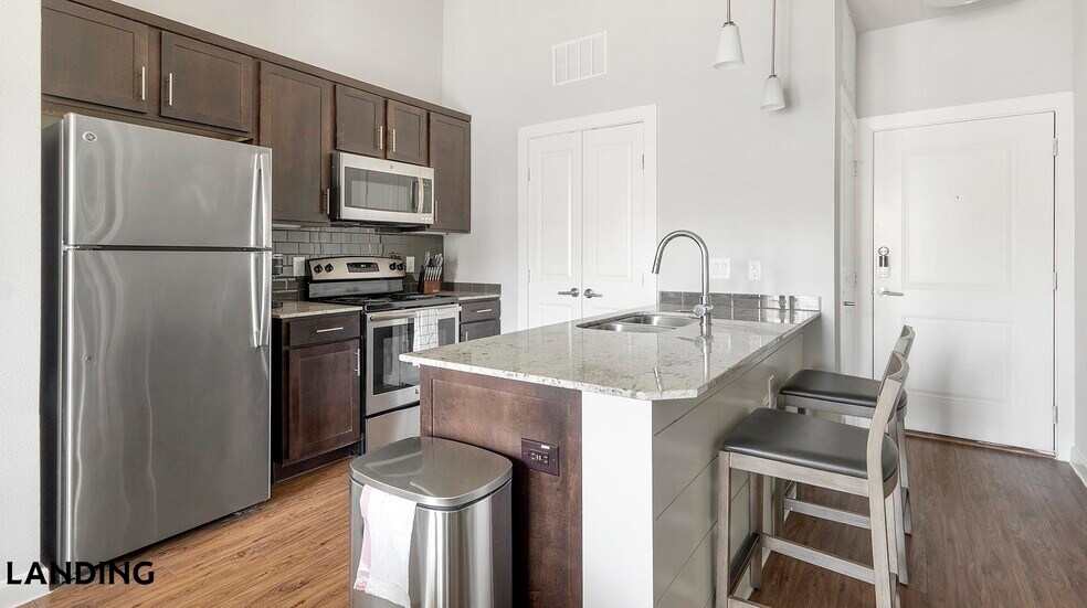 Building Photo - 4300 Cromwell Dr