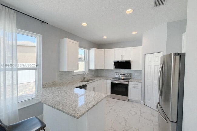 Building Photo - 5005 Northern Lights Dr