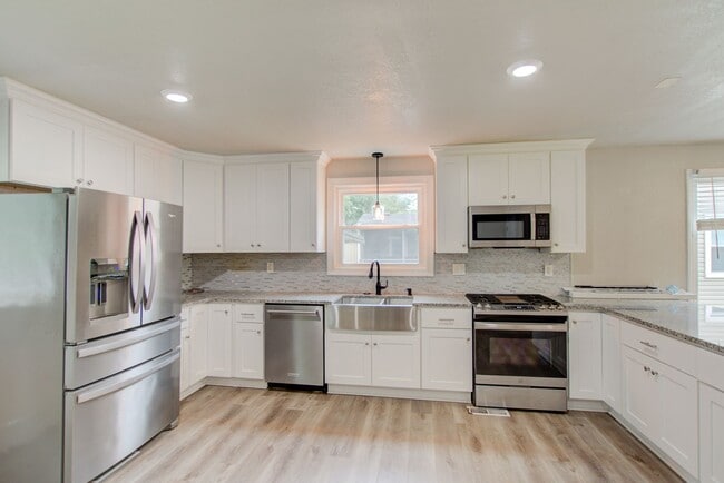 Building Photo - 3 Bed, 2.5 Bath Home in Port Norfolk