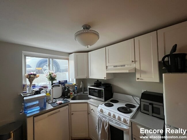 Building Photo - 63 Selkirk Rd