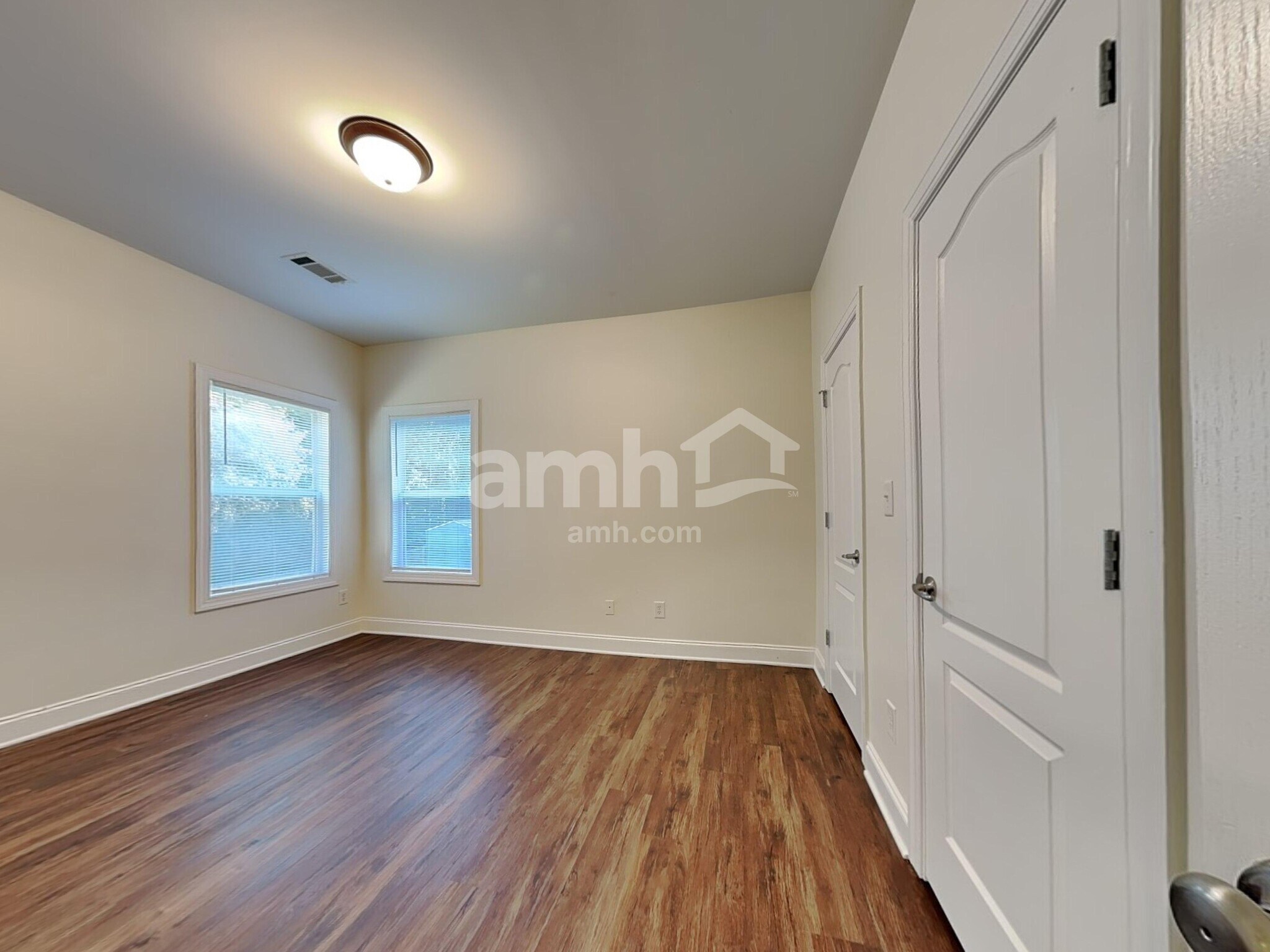 Building Photo - 483 Strawberry Walk