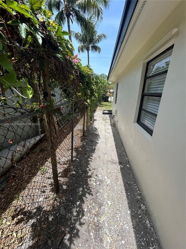 Building Photo - 808 SW 15th Ave