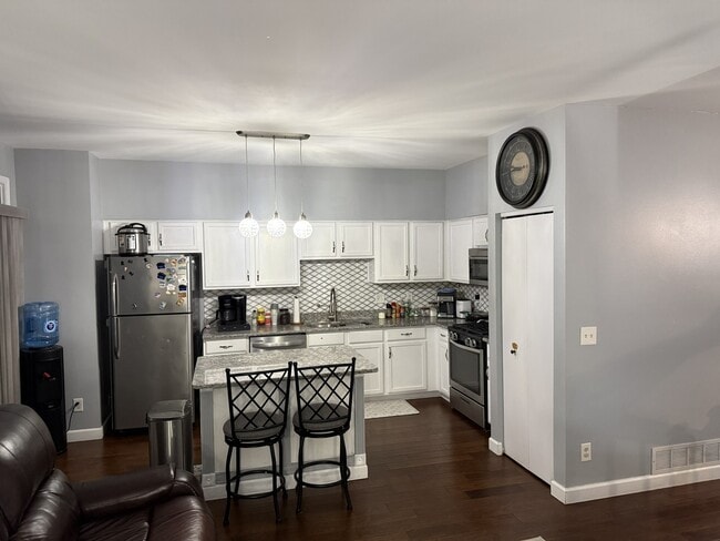 Building Photo - 689 Shannon Dr