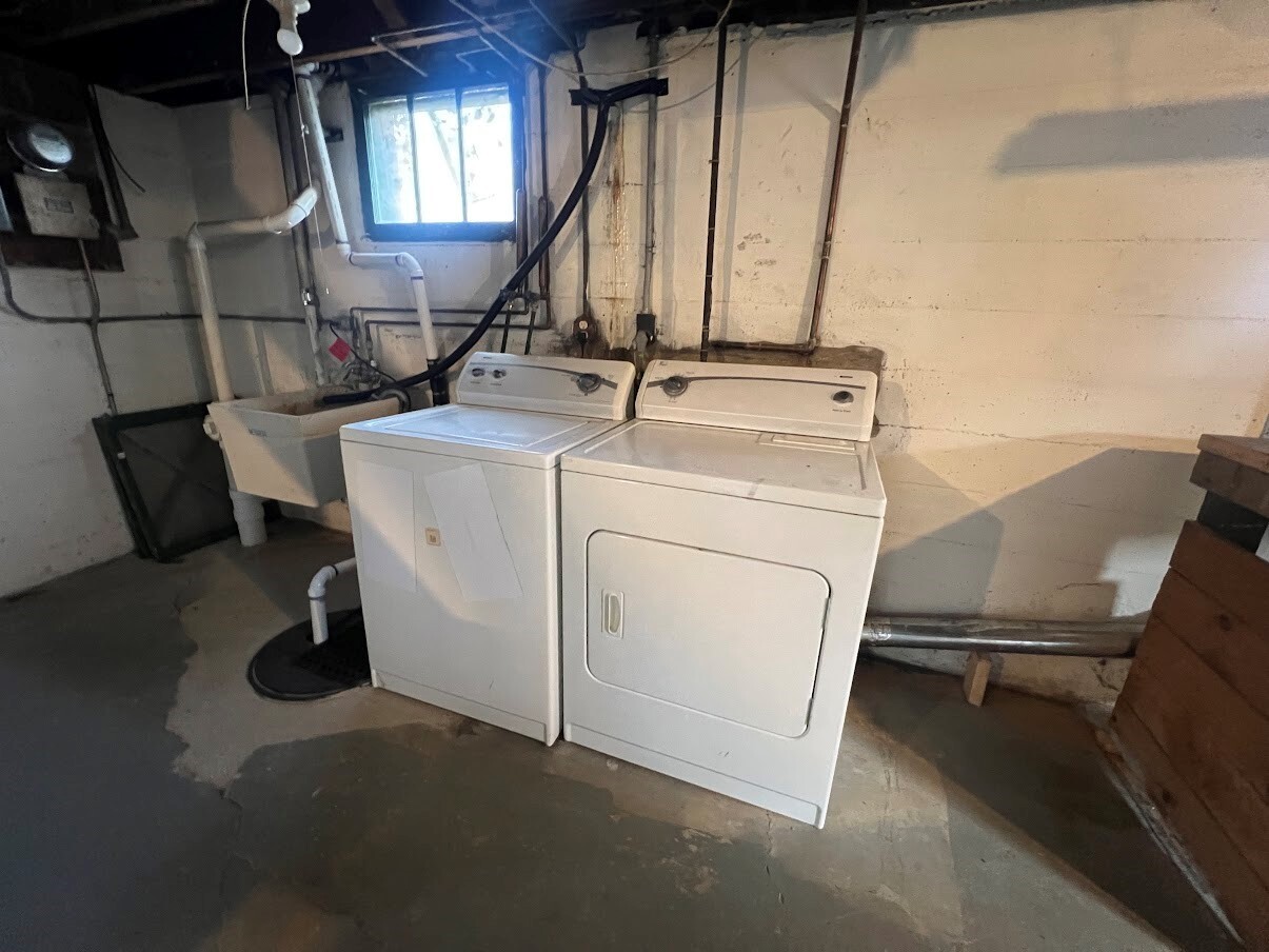 Building Photo - 152 Rodney Ct