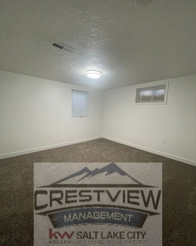 Building Photo - Martin Triplex