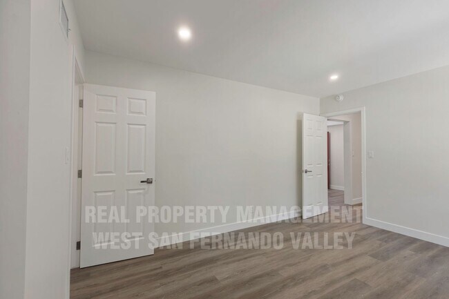 Building Photo - Beautifully Remodeled Single Family Home with Pool