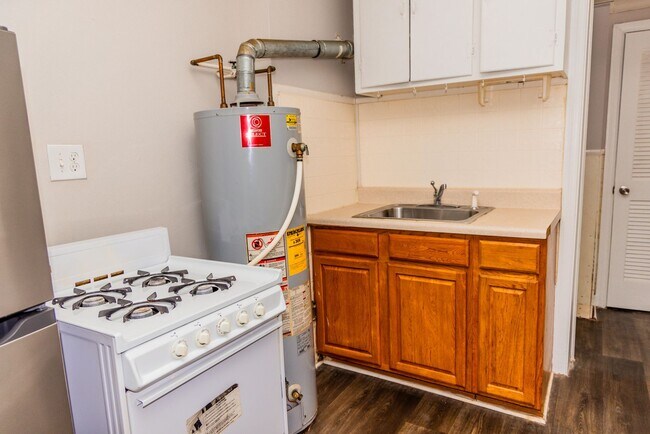 Building Photo - 1017 W Leigh St