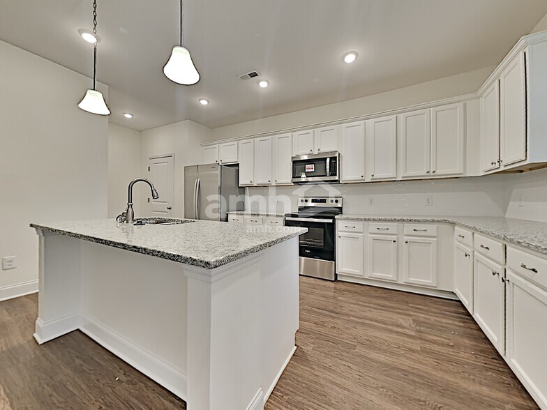 Building Photo - 127 Pullen Dr