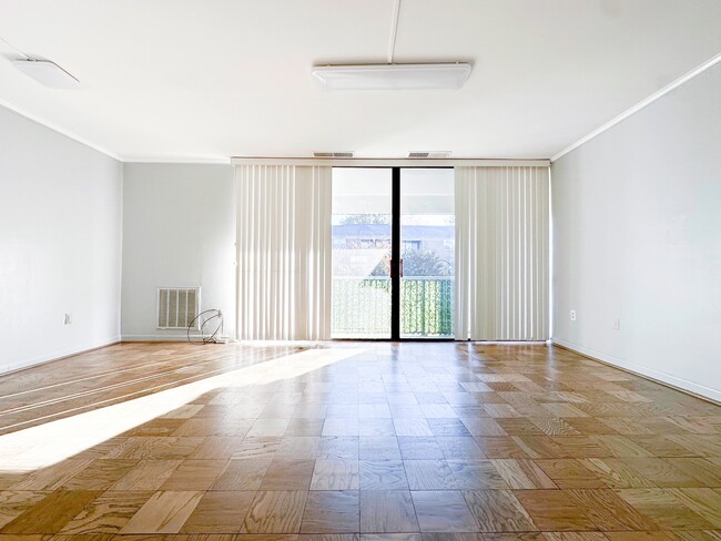 Living room and balcony - 702 Quince Orchard Blvd