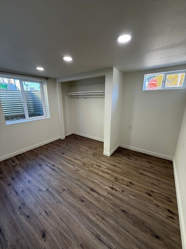 Building Photo - 1535 N 18th Dr