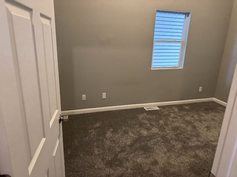 Building Photo - 511 Grant Ave