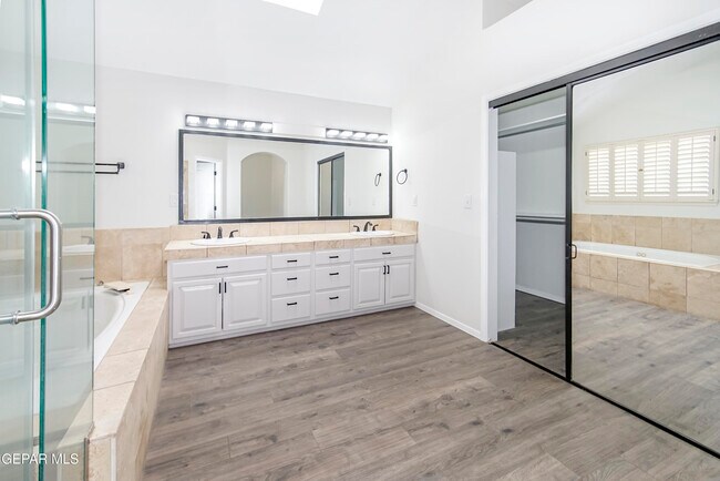 Building Photo - 6529 Jim De Groat Dr